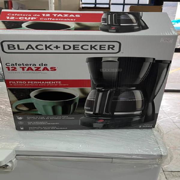BLACK+DECKER™ Cafetera de 12 Tazas CM0941B 