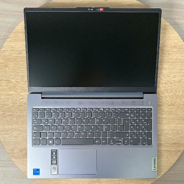 LAPTOP LENOVO 83ER006CLM IDEAPAD SLIM 3 15IAH8 15.6 " 8 GB RAM 256 GB SSD  INTEL® CORE™ I5-12450H 12VA GENERACIóN  SIN SISTEMA OPERATIVO  