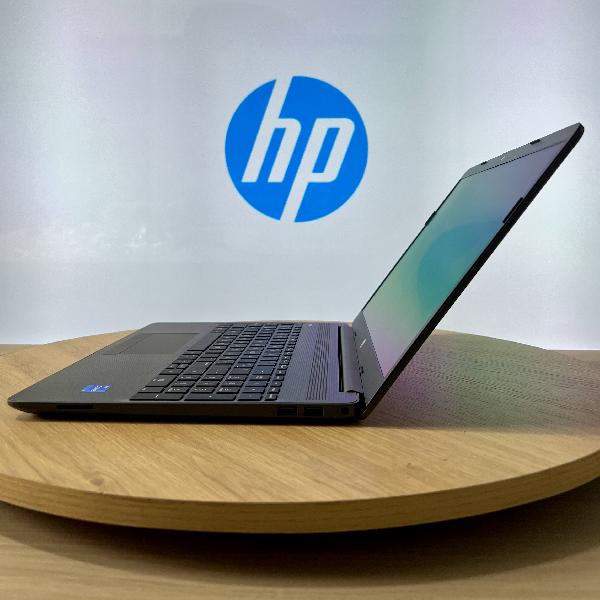 LAPTOP HP 250 G9 15.6 " 16 GB RAM 512 GB SSD  INTEL® CORE™ I5-1235U 12VA GENERACIóN  SIN SISTEMA OPERATIVO  